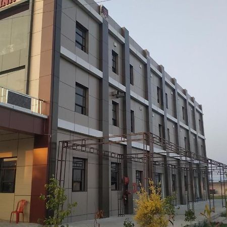 Hotel Yoran Inn & Restaurant By Wb Inn Sadabad Εξωτερικό φωτογραφία