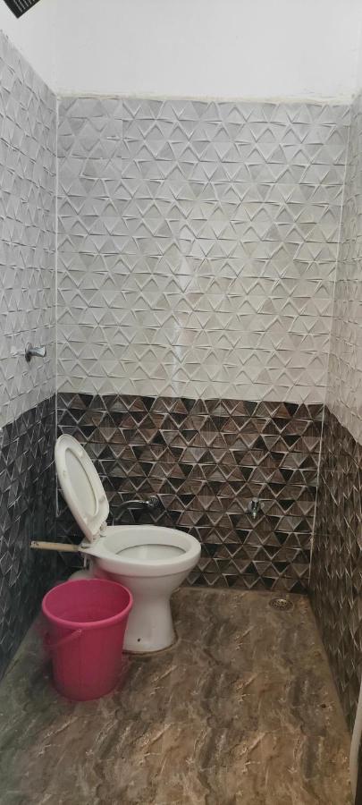Hotel Yoran Inn & Restaurant By Wb Inn Sadabad Εξωτερικό φωτογραφία