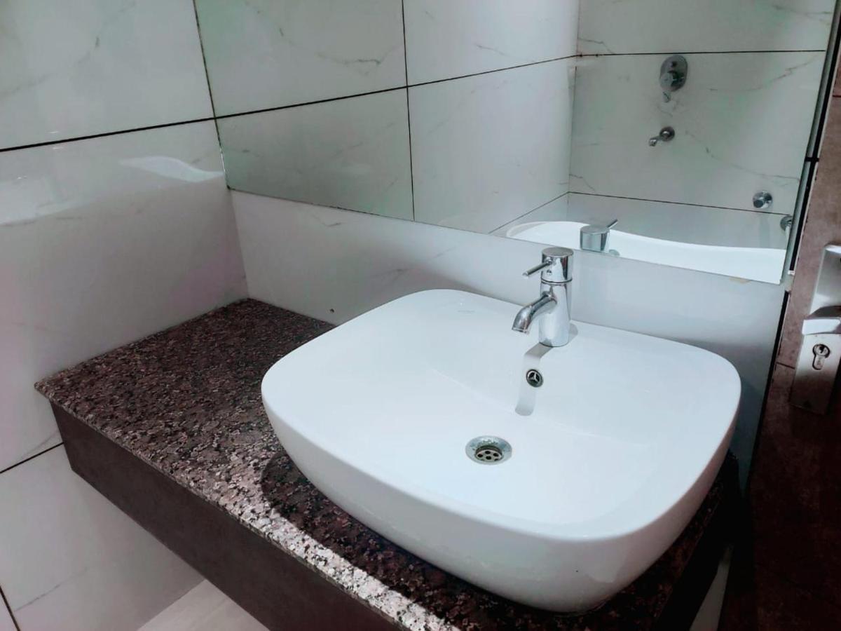 Hotel Yoran Inn & Restaurant By Wb Inn Sadabad Εξωτερικό φωτογραφία