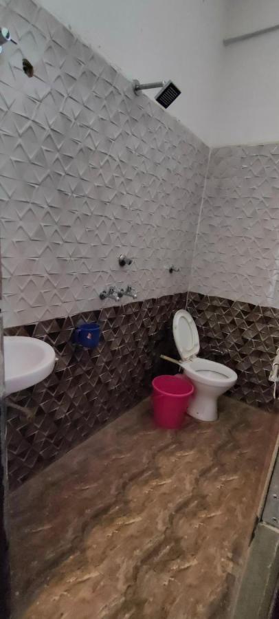 Hotel Yoran Inn & Restaurant By Wb Inn Sadabad Εξωτερικό φωτογραφία